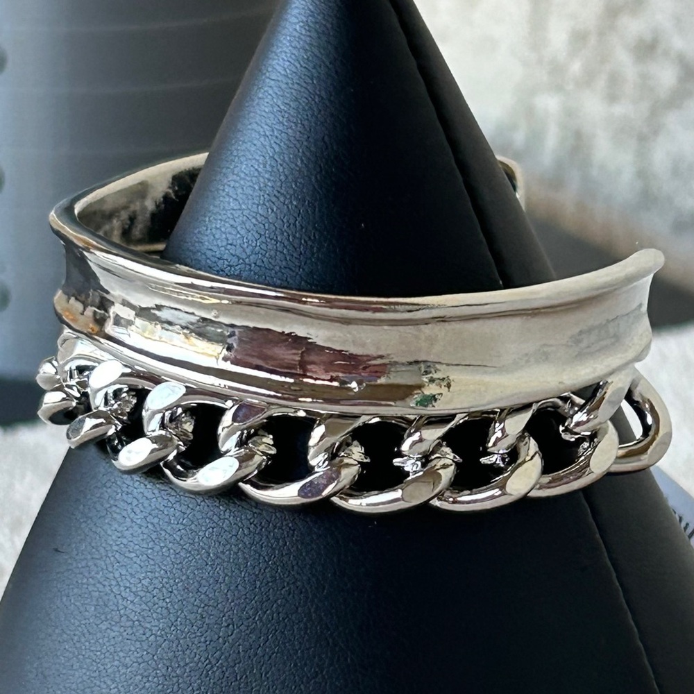 Brutalist Silver Chain Link Cuff Bracelet - Picture 4 of 10